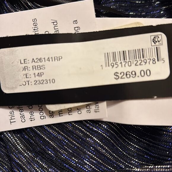 Revolve Betsy & Adam A26141RP MAGGIE LONG PLEATED METALLIC V-NECK 14P - Picture 3 of 4